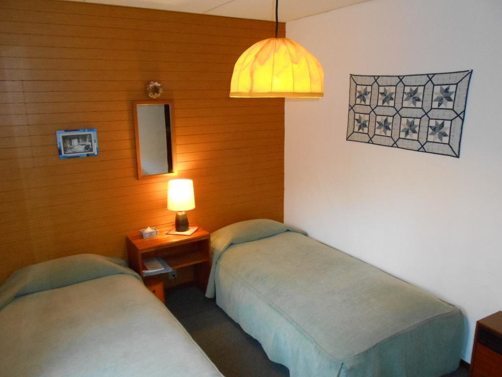 Pension Nugget Inn Хакуба Номер фото